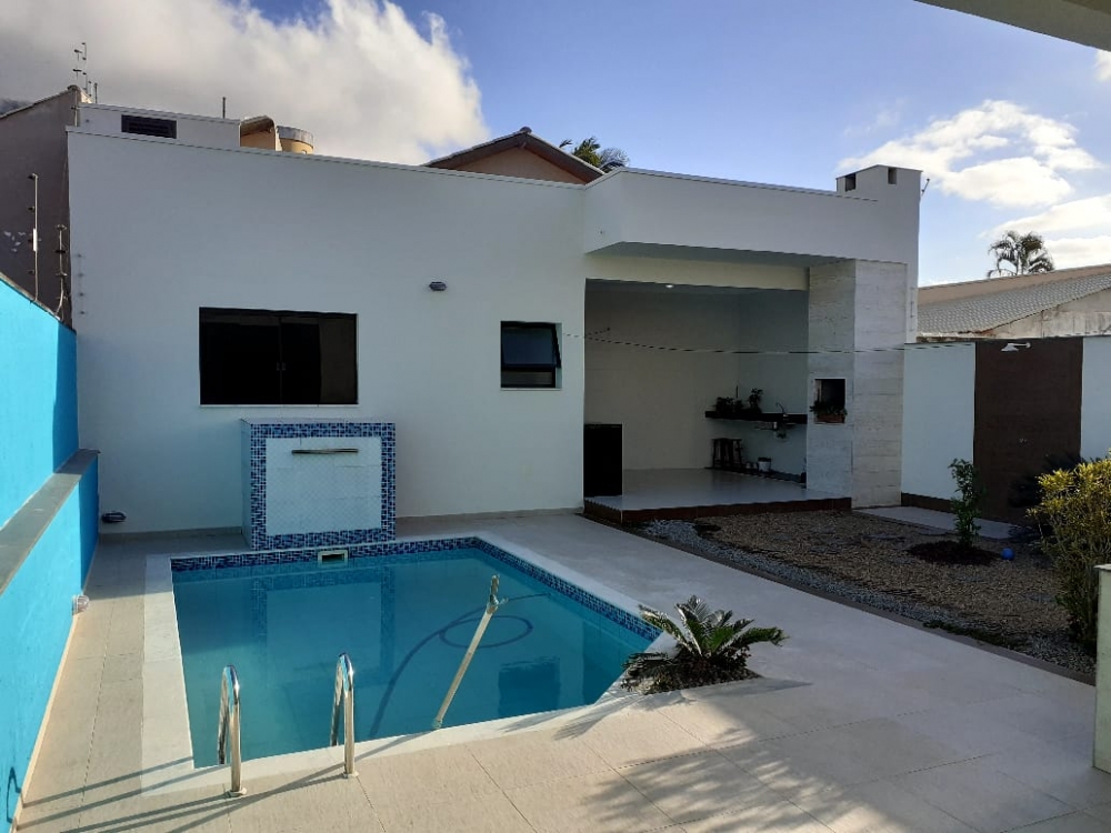 VENDO CASA COMPISCINA NO CENTR